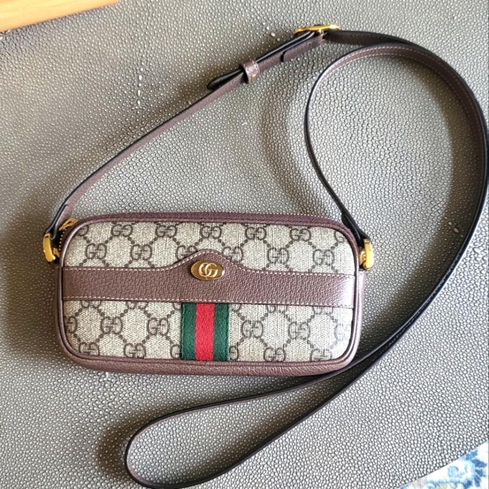 GUCCI, Ophidia GG Supreme Shoulder Bag with dust bag/box.